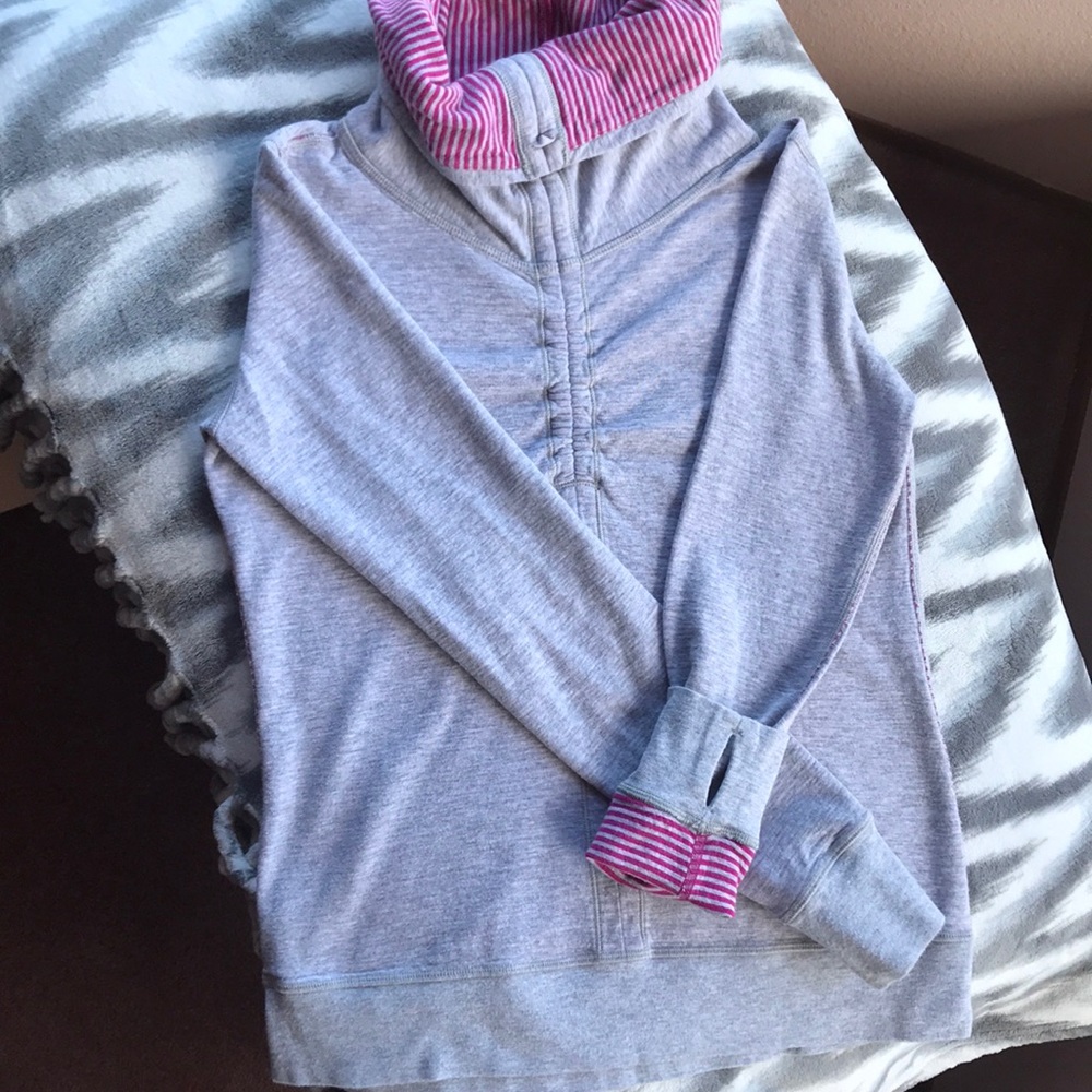 lululemon In A Cinch Reversible Pullover